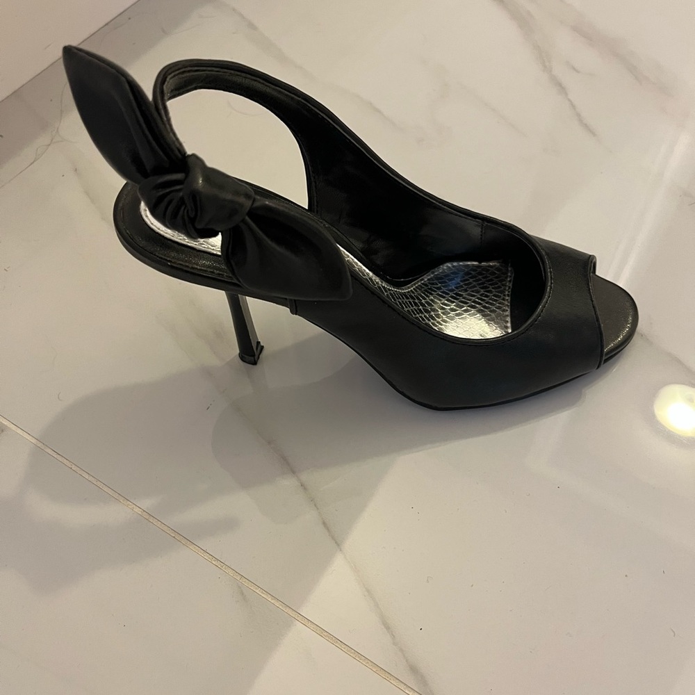 Spring peep-toe sling backs - black. Size 6.